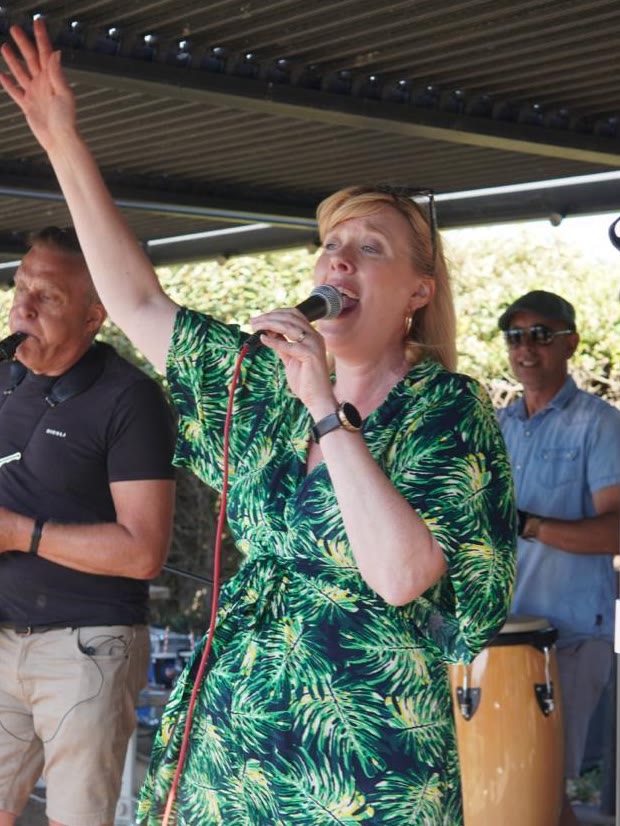 Sharon Hayman singing live